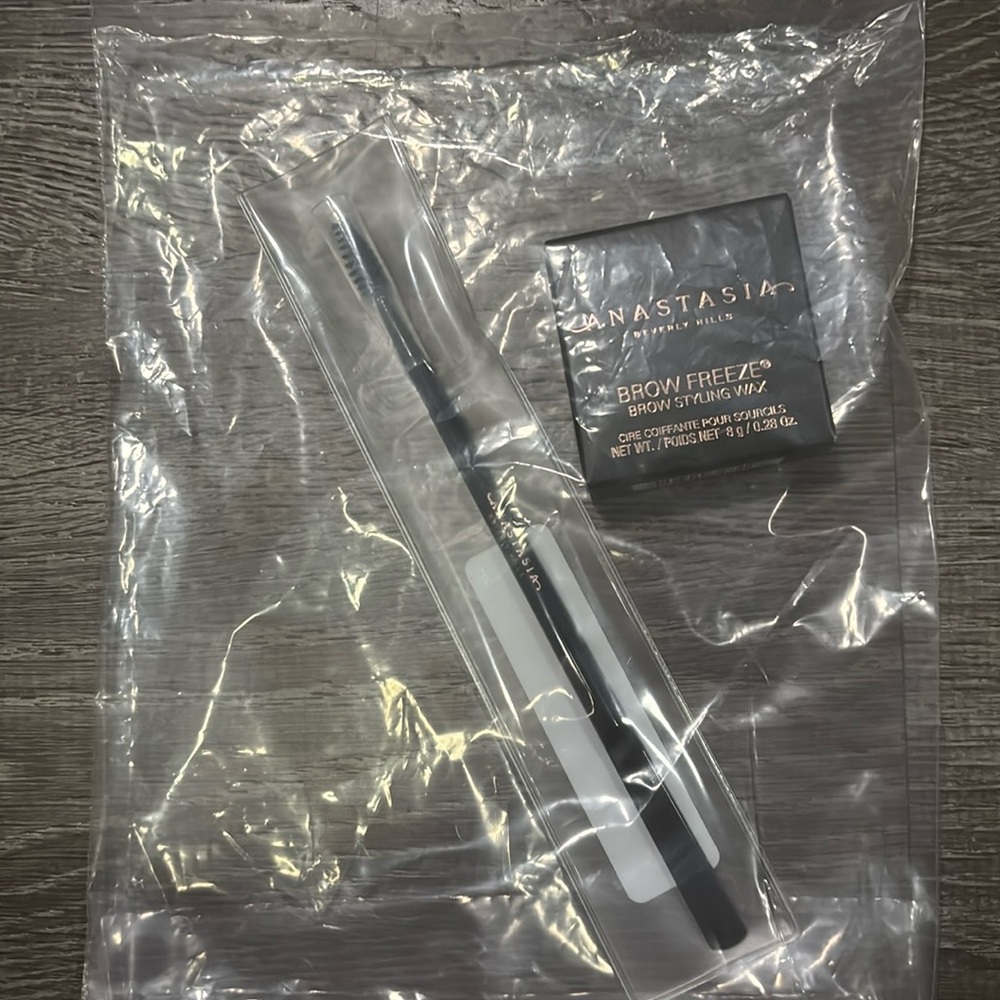 ANASTASIA BEVERLY HILLS Brow Freeze and Dual-ended applicator